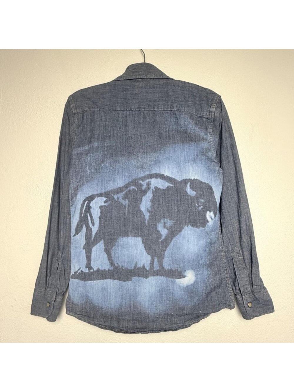 Wrangler Long Sleeve Denim Shirt With Acid Wash Buffalo Back Graphic Size M